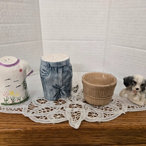 adorable pair of vintage Salt Pepper Shakers 2 sets - Picture 3 of 3